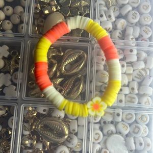 This is a flower clay bead bracelet 💐